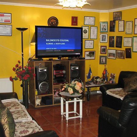 Hostal El Mirador Punta Arenas Bagian luar foto